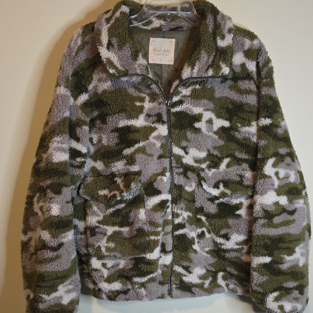 Altar'd State Green and Gray Camouflage Sherpa Jacket. Large.